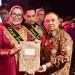 dr. Dian Ikagustina Tambunan, Sp.A, dinobatkan sebagai Orang Tua Asuh Program GENTING Provinsi Gorontalo, berlangsung di Area Outdoor Citimall Gorontalo, Minggu (13/07/2025) (Istimewa)