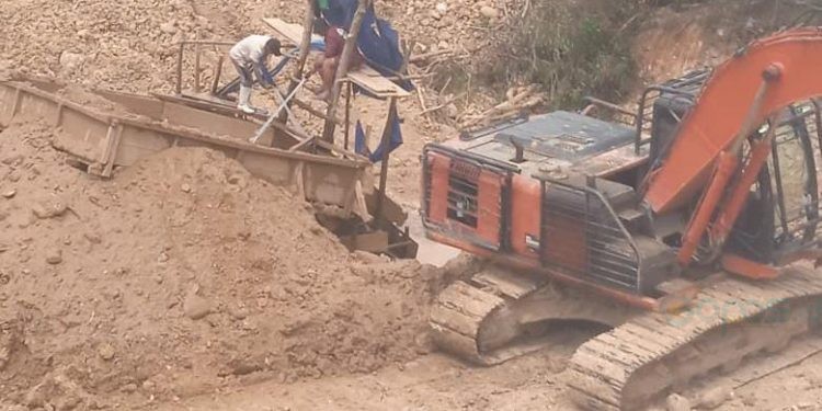 Aktivitas tambang Ilegal di Desa Teratai, Kecamatan Marisa, Kabupaten Pohuwato. (Istimewa)