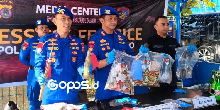 Direktorat Kepolisian Perairan dan Udara (Ditpolairud) Polda Gorontalo meringkus 3 tersangka pengeboman ikan di wilayah Gorontalo Utara.