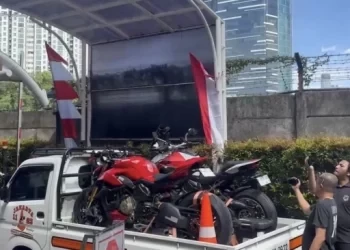 Dua unit motor Ducati yang disita oleh KPK saat OTT Wamenaker, Immanuel Ebenezer. (Foto: Suara.com)