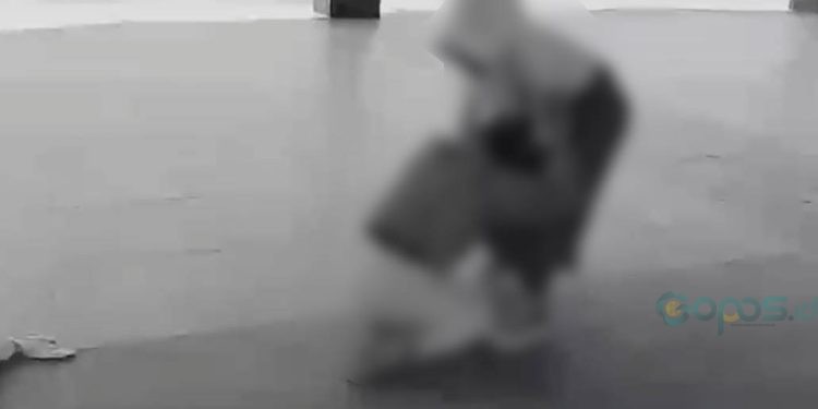 Cuplikan rekaman video dua siswi di Kabupaten Gorontalo yang beredar luas di media sosial