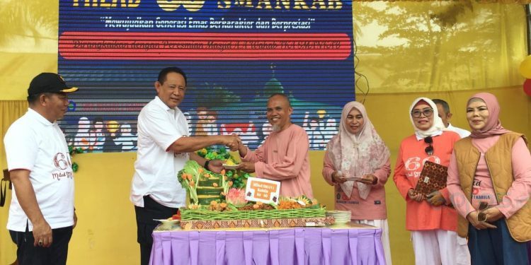 Gubernur Gorontalo, Gusnar Ismail didampingi Wagub Idah Syahidah Rusli Habibie saat menghadiri perayaan Milad ke-60 Sekolah Menengah Atas (SMA) Negeri 1 Kabila (SMANKAB) yang dirangkaikan dengan peresmian Masjid A.A Wahab IKA SMANKAB, Jumat (22/8/2025). (Foto Indra/Gopos)