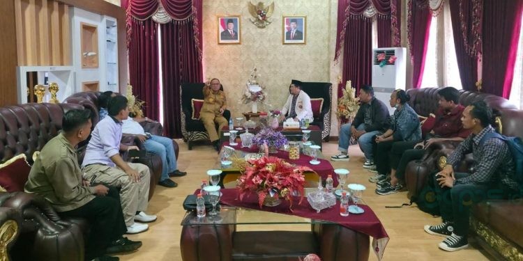 Bupati Gorontalo Utara, Thariq Modanggu menerima Audiens dari Pemuda Muhammadiyah Gorut terkait pelantikan sekaligus kolaborasi Program G2-10. (25/8/2025)