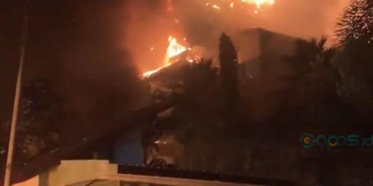 Kebakaran melanda gedung DPRD Makassar