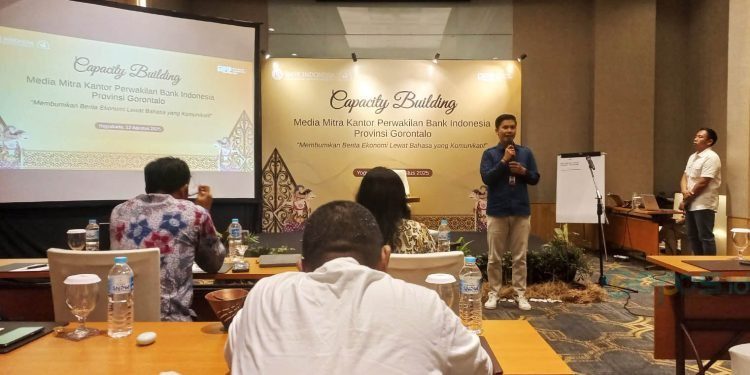 Kepala Seksi Kehumasan KPw BI Gorontalo, Zulkifli, memberikan sambutan pada pembukaan Capacity Building Media Mitra Kantor Perwakilan Bank Indonesia Provinsi Gorontalo di Hotel Tentrem Jogjakarta, Selasa (12/8/2025)