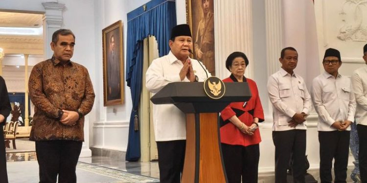 Presiden Prabowo Subianto saat berpidato dalam pertemuan dengan delapan pimpinan partai politik, tokoh nasional, hingga pimpinan MPR/DPR di Istana Merdeka, Jakarta, Minggu (31/8/2025). (ANTARA/Andi Firdaus)