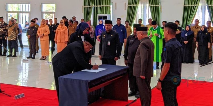 Pelantikan Sugondo Makmur sebagai Sekretaris Daerah Kabupaten Gorontalo  oleh Bupati Gorontalo, Sofyan Puhi, Selasa (5/8/2025)