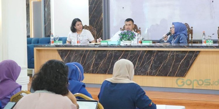 Foto Rektor UNBITA bersama Skills Hub Kometa saat memaparkan fitur dan layanan yang tersedia dalam platform (Humas/Unbita)