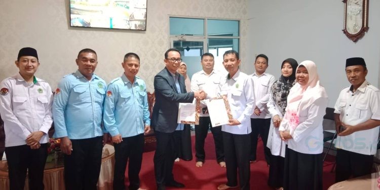 penandatanganan Nota Kesepahaman (MoU) antara MAN 1 Kabupaten Gorontalo dan Fakultas Ushuluddin dan Dakwah (FUD) IAIN Sultan Amai Gorontalo yang berlangsung pada Selasa siang, pukul 14.00 WITA, di ruang Kepala MAN 1 Kabupaten Gorontalo