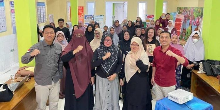 Pembuatan kue ini merupakan hasil kolaborasi antara pengusaha lokal, dan UMKM Rumah Brudel Ummu Azzam Gorontalo Indonesia.