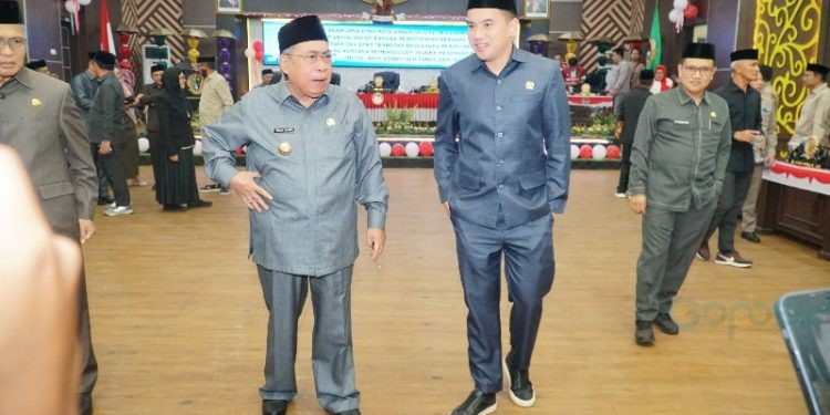 Alan Lahay bersama Walikota Gorontalo, usai Paripurna di DPRD Kota Gorontalo (Humas:Dekot)