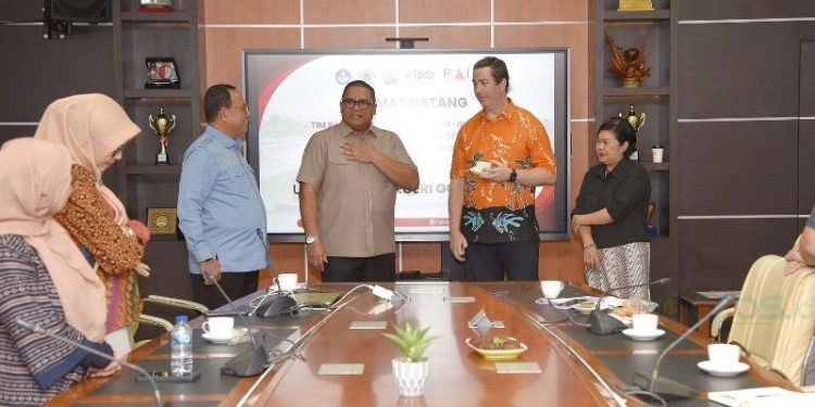 Rektor UNG Eduart Wolok, bersama Tim PAIR di UNG, Selasa (12/8/2025)