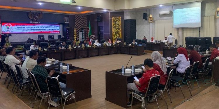 Rapat Panitia Khusus bersama dengan OPD di Aula I Dekot Selasa (5/8/2025) (Rama/Gopos)