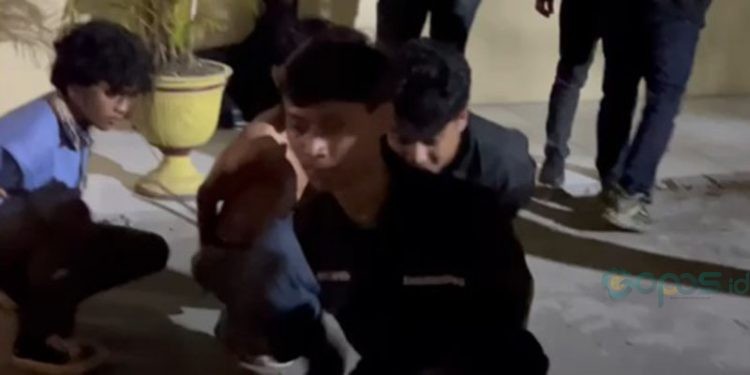 Para aktivis yang diamankan pasca unjuk rasa ricuh di Perlimaan Telaga, Kota Gorontalo, Senin (1/9/2025).