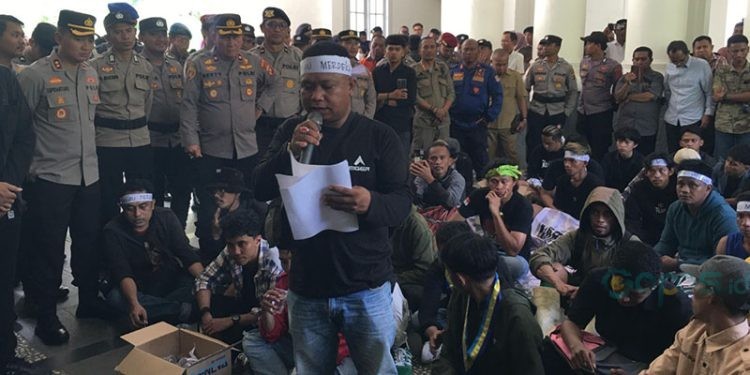 Aliansi Pinogu Merdeka menggelar aksi damai sebagai bentuk protes atas minimnya perhatian pemerintah terhadap infrastruktur dasar di Kecamatan Pinogu.