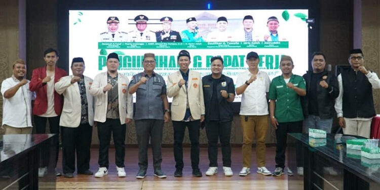 Bupati Gorontalo Utara, Thariq Modanggu menghadiri Pelantikan Pimpinan Daerah Pemuda Muhammadiyah Gorut, sekaligus penyerahan 10 Ekor Ayam kepada Pemerintah untuk Program G210. Berlangsung di Aula Tinepo Kantor Bupati, (Kamis, 4/9/2025) (Larso/Humas)