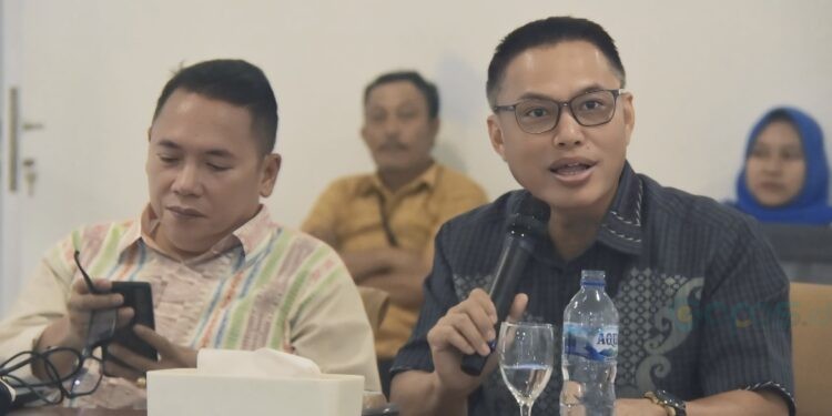 Kepala Dinas Tenaga Kerja, ESDM, dan Transmigrasi Provinsi Gorontalo, Wardoyo M. Pongoliu, saat menghadiri kegiatan sosialisasi program BPJS Ketenagakerjaan yang digelar di Aula Kantor BPJS Ketenagakerjaan Gorontalo, Kamis (18/9/2025). (Foto Indra/Gopos)