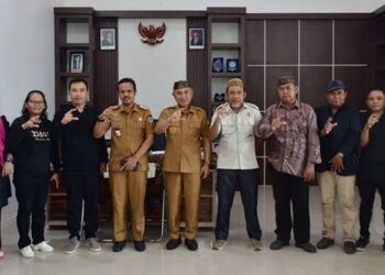 Pelepasan 10 peserta Rembug Utama dan Expo Nasional, berlangsung di ruang kerja Bupati Pohuwato, Saipul Mbuinga, Seni  (15/09/2025) (Sadrin Prokopim Pohuwato)