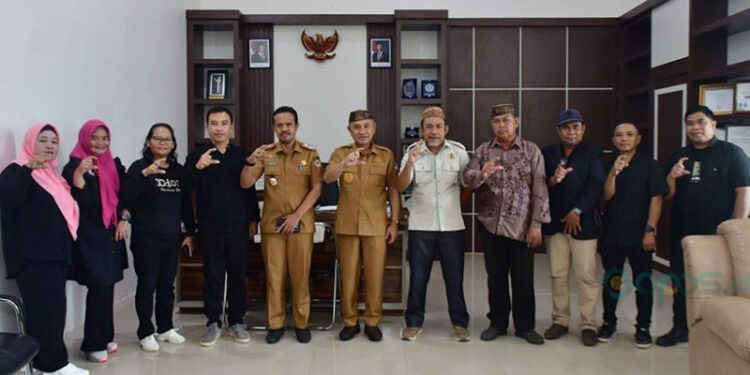 Pelepasan 10 peserta Rembug Utama dan Expo Nasional, berlangsung di ruang kerja Bupati Pohuwato, Saipul Mbuinga, Seni  (15/09/2025) (Sadrin Prokopim Pohuwato)