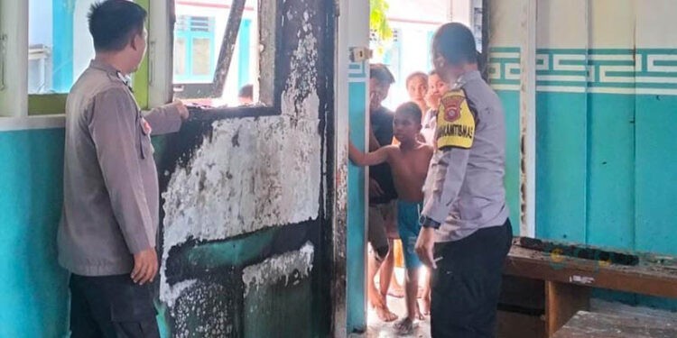 Situasi ruang kelas usai terbakar, Selasa (02/09/2025) (Istimewa)