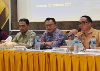 Kepala Perwakilan BI Gorontalo, Bambang Setya Permana (kanan) menyampaikan kondisi perekonomian Gorontalo. (Putra/Humas BI Gorontalo)