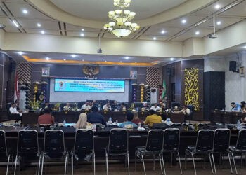 Pembahasan Komisi I Dekot bersama Pemkot terkait TPKD Kota Gorontalo yang tidak masuk dalam database BKN di Aula Dekot (Kamis/4/9/2025) (Rama/Gopos)