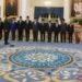 Presiden Prabowo Subianto (kanan) membacakan sumpah jabatan saat melantik menteri dan wakil menteri Kabinet Merah Putih di Istana Negara, Jakarta, Rabu (17/9/2025). Presiden Prabowo melantik sejumlah pejabat pemerintahan diantaranya Menteri Koordinator Bidang Politik dan Keamanan Djamari Chaniago, Menteri Pemuda dan Olahraga Erick Thohir, Wakil Menteri Ketenagakerjaan Afrianyah Noor, Wakil Menteri Kehutanan Rohmat Marzuki, Wakil Menteri Koperasi Faridah Faridjah, Kepala Badan Komunikasi Pemerintah Angga Raka Prabowo dan Kepala Kantor Staf Kepresidenan M Qodari. ANTARA FOTO/Muhammad Adimaja/rwa. (ANTARA FOTO/MUHAMMAD ADIMAJA)