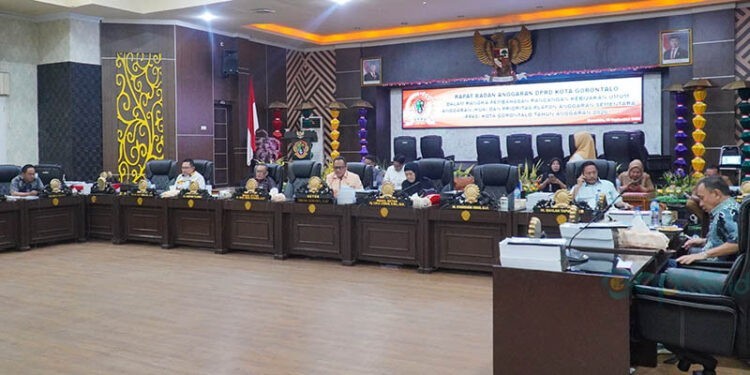 Rapat Parinpurna tingkat I pandangan Fraksi terkait perubahan atas perda nomor 5 tahun 2015 di Aula I DPRD Kota Gorontalo (Rabu/3/9/2025) (Rama/Gopos)