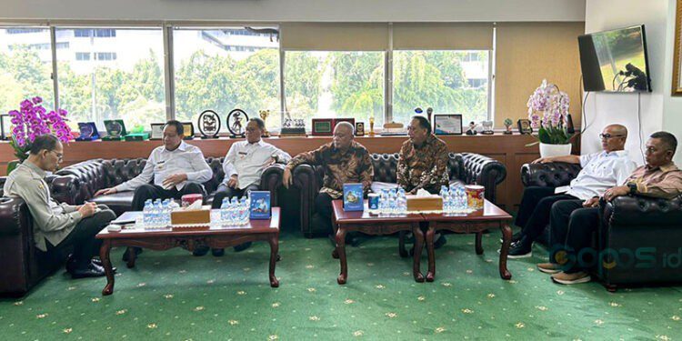 Bupati Pohuwato, Saipul Mbuinga, didampingi Gubernur Gorontalo, Gusnar Ismail, koordinasi kesiapan Provinsi Gorontalo, Penas Petani Nelayan andalan tahun 2026, Senin (22/09/2025) (Istimewa)