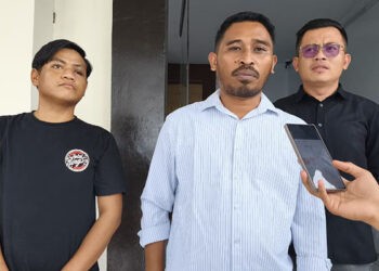 Kuasa hukum korban, Hendriyanto Mahmud, mendampingi korban saat menempuh jalur hukum di Polres Pohuwato.