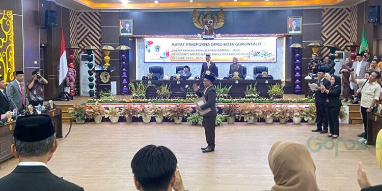 Susanto Liputo resmi dilantik sebagai Anggota Legislatif (Aleg) DPRD Kota Gorontalo Pengganti Antar Waktu (PAW) almarhum Hardi Sidiki.