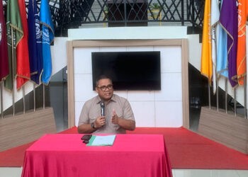 Rektor UNG, Eduart Wolok saat memberikan konferensi pers di gedung rektorat UNG (Selasa/23/9/2025) (Rama/Gopos)
