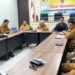 Wakil Bupati Gorontalo Utara, Nurjana Hasan Yusuf beserta Pimpinan OPD terkait, Kepala BPS Gorut hadir dalam Rakor dengan Kementrian RI melalui Zoom Meeting di Ruang Rapat Kominfo, Senin, (8/9/2025). (Opal/Humas)