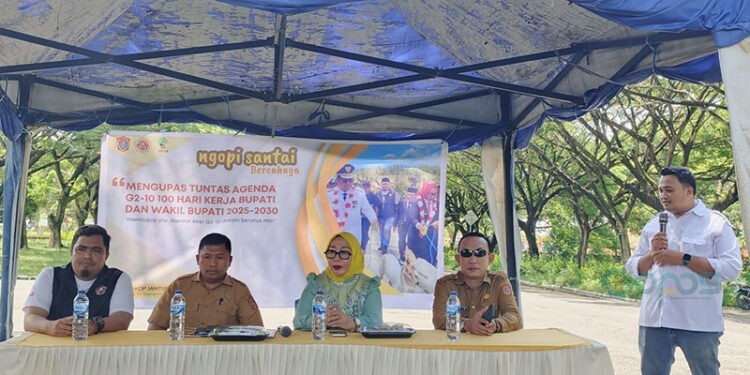 Wakil Bupati Gorut, saat membuka Diskusi Ngopi Santai yang digelar oleh Karang Taruna Kabupaten di Warkop Jantung 88 samping Kantor DPRD, Selasa (10/9/2025) (Gusti/Gopos)