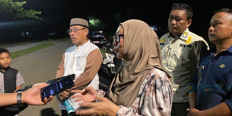 Wakil Bupati Gorontalo Utara, Nurjana Hasan Yusuf didampingi Sekda dan Plt. Kadis Satpol PP meninjau langsung Rudis yang ditempati para Pimpinan OPD pada Kamis Malam (11/9/2025) (Gusti/Gopos)