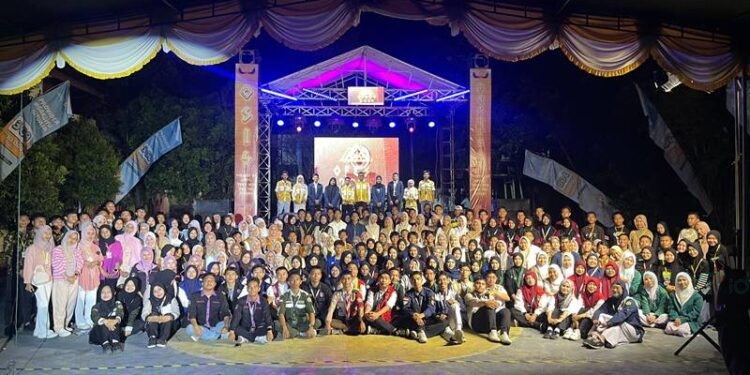 OSIS Festival merupakan agenda rutin tahunan OSIS
MAN 1 Kota Gorontalo yang di inisiasi sejak tahun 2022 dan dikembangkan konsepnya menjadi ajang pertemuan
OSIS di tingkat Provinsi Gorontalo dalam semangat saling mengenal dan bertumbuh.