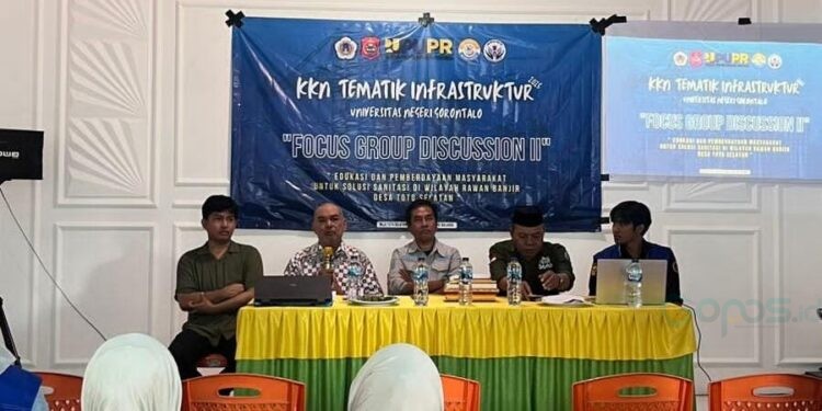 Mahasiswa Kuliah Kerja Nyata (KKN) Tematik Infrastruktur Universitas Negeri Gorontalo (UNG) kembali melaksanakan Focus Group Discussion (FGD) II di Kantor Desa Toto Selatan, Kecamatan Kabila, Kamis (11/9/2025).