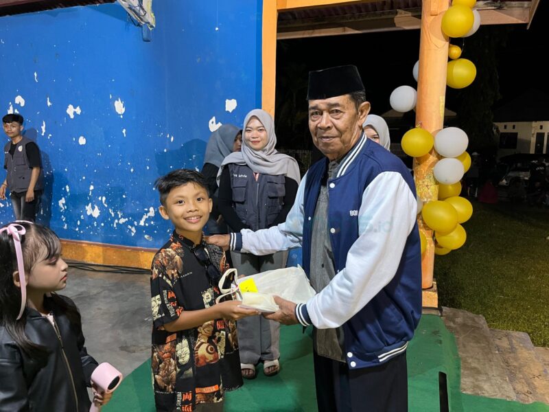 Mahasiswa Kuliah Kerja Nyata (KKN) Tematik II Universitas Negeri Gorontalo (UNG) bersama masyarakat setempat menggelar acara penutupan bertajuk Mewarnai Desa dengan Semarak Kegiatan Bersama.