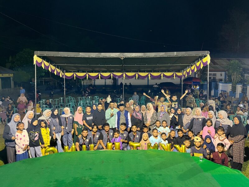 Mahasiswa Kuliah Kerja Nyata (KKN) Tematik II Universitas Negeri Gorontalo (UNG) bersama masyarakat setempat menggelar acara penutupan bertajuk Mewarnai Desa dengan Semarak Kegiatan Bersama.