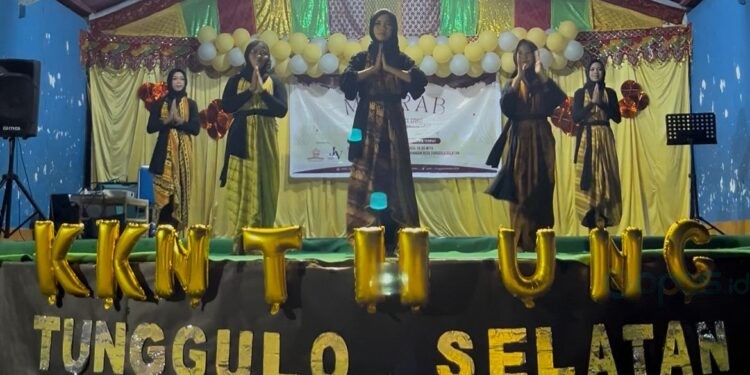 Mahasiswa Kuliah Kerja Nyata (KKN) Tematik II Universitas Negeri Gorontalo (UNG) bersama masyarakat setempat menggelar acara penutupan bertajuk “Mewarnai Desa dengan Semarak Kegiatan Bersama.”