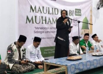 Kakan Kemenag Kota Gorontalo Misnawaty S Nuna ketika memberikan sambutan pada pembukaan Perayaan maulid Nabi yang diselenggarakan oleh PW GP Ansor Gorontalo