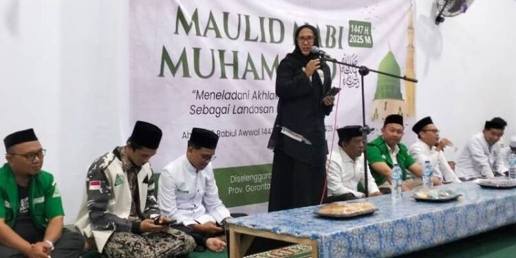 Kakan Kemenag Kota Gorontalo Misnawaty S Nuna ketika memberikan sambutan pada pembukaan Perayaan maulid Nabi yang diselenggarakan oleh PW GP Ansor Gorontalo