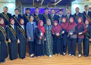 16 Mahasiswa Prodi Teknik Sipil dan Arsitektur usai diyudisium  bersama dengan Rektor dan Dosen UNBITA di aula UNBITA (Senin/8/9/2025)