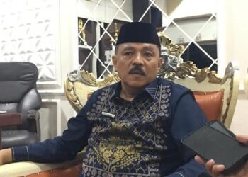 Kepala Kantor Kementerian Agama Kabupaten Bone Bolango, Alwin Rans Toma saat diwawancarai di Ruang Kerjanya, Kamis (4/9/2025). (Foto Indra/Gopos)