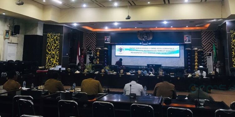 Rapat Komisi II Dekot bersama OPD di Aula I Dekot (Selasa/16/9/2025) yang membahas evaluasi PAD di Kota Gorontalo (Rama/Gopos)
