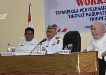Bupati Kabupaten Gorontalo, Sofyan Puhi saat menyampaikan pentingnya transparansi dan akuntabilitas dalam pengelolaan keuangan daerah.