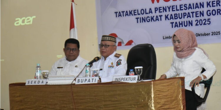 Bupati Kabupaten Gorontalo, Sofyan Puhi saat menyampaikan pentingnya transparansi dan akuntabilitas dalam pengelolaan keuangan daerah.