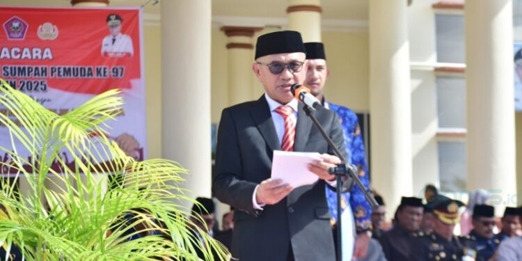 Bupati Pohuwato, Saipul Mbuinga, memimpin peringatan sumpah Pemuda ke - 97, bertempat Kantor Bupati, Selasa (28/10/2025) (Razak Prokopim Pohuwato)
