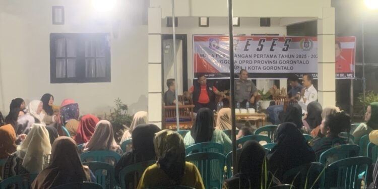 Foto: Reses Anggota DPRD Provinsi Gorontalo, Hamzah Muslimin di Kelurahan Tenilo, Kecamatan Kota Barat, Kota Gorontalo (Rabu/22/10/2025) (Rama/Gopos)