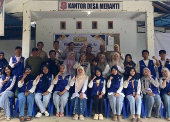Mahasiswa KKN Tematik Infrastruktur Universitas Negeri Gorontalo (UNG) Desa Meranti 2025 melaksanakan Focus Group Discussion (FGD) 3 dirangkaikan dengan Sosialisasi Tata Cara Pemeliharaan Infrastruktur Permukiman serta Pola Hidup Bersih dan Sehat (PHBS) di Desa Meranti, Rabu (24/9/2025).